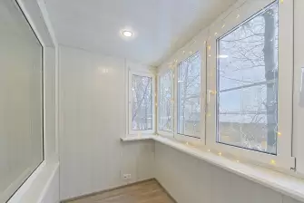 Тёплый балкон с отделкой ламинатом