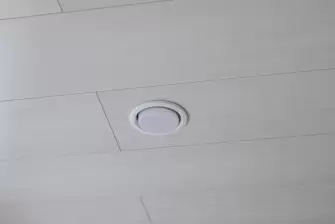 Тёплый балкон с отделкой ламинатом