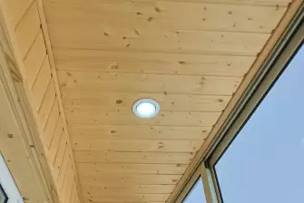 Отделка лоджии вагонкой