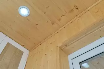 Отделка лоджии вагонкой