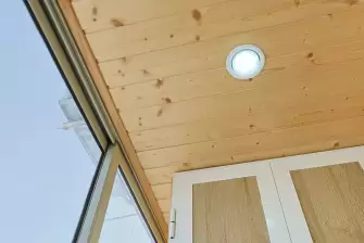 Отделка лоджии вагонкой