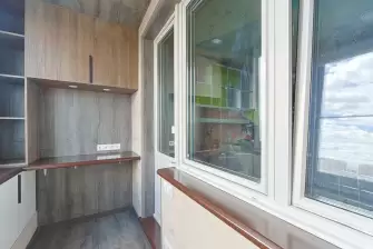 Холодное остекление и отделка П-образного балкона