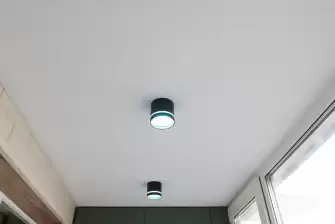 Панорамное остекление с тонировкой и отделка балкона