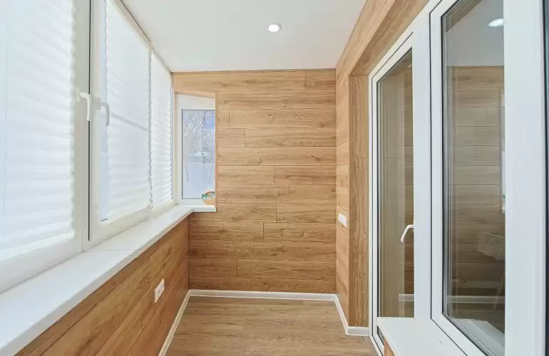 Отделка балкона ламинатом с утеплением