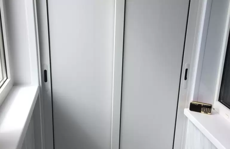 Шкаф из алюминевого профиля