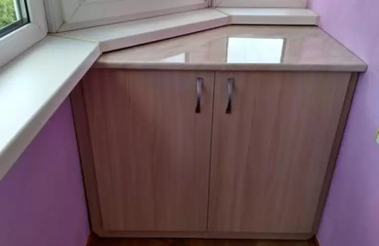 Угловые тумбы