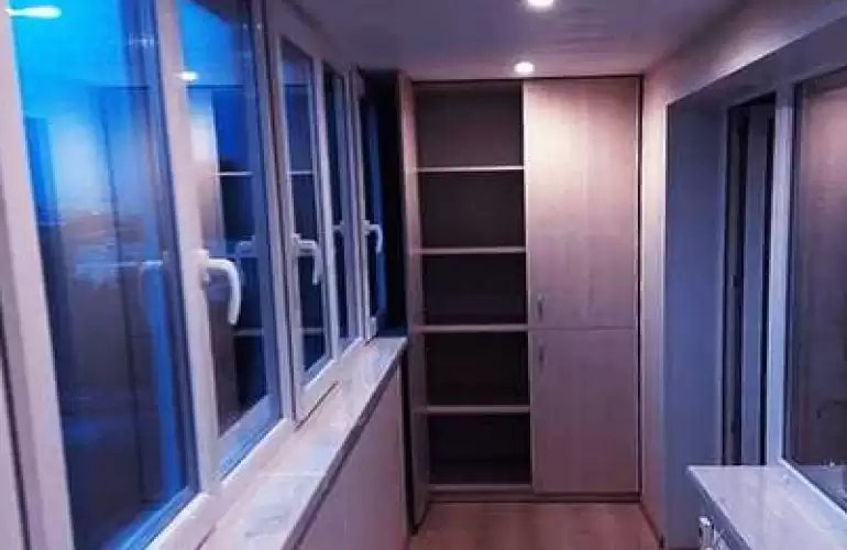 Шкаф-купе на балкон